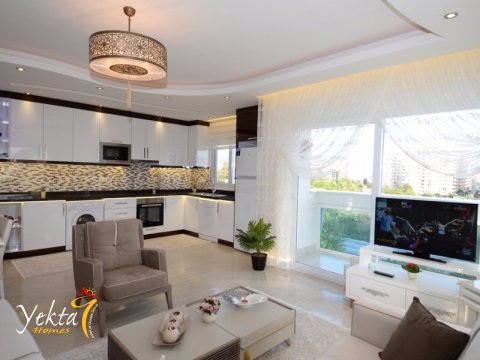 Фотография гостиной и кухни в номере Yekta Towers Residence